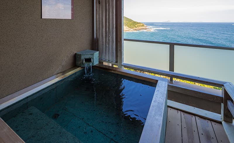 Maisonette Suite Open-air bath in the room